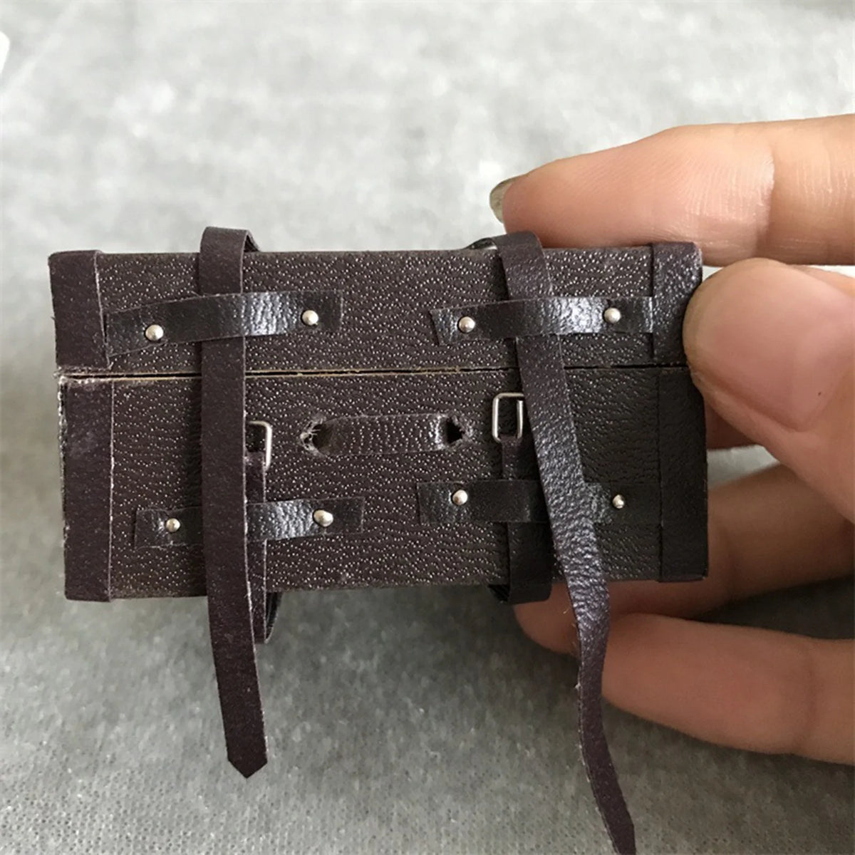 Vintage Leather Mini Suitcase Dollhouse Decor Z913