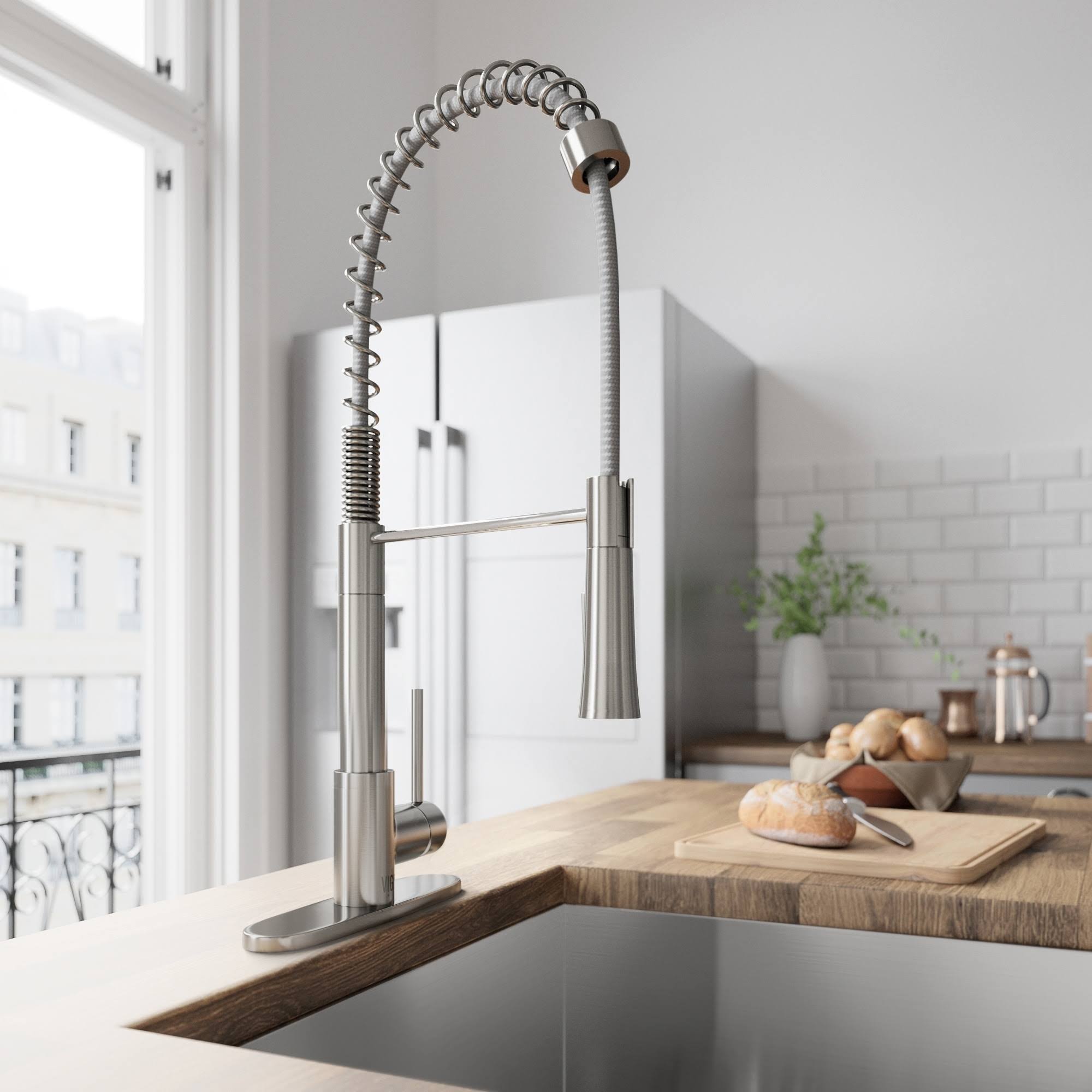 Stainless Steel Pull-Down Spray Kitchen Faucet with Deck Plate Q4183