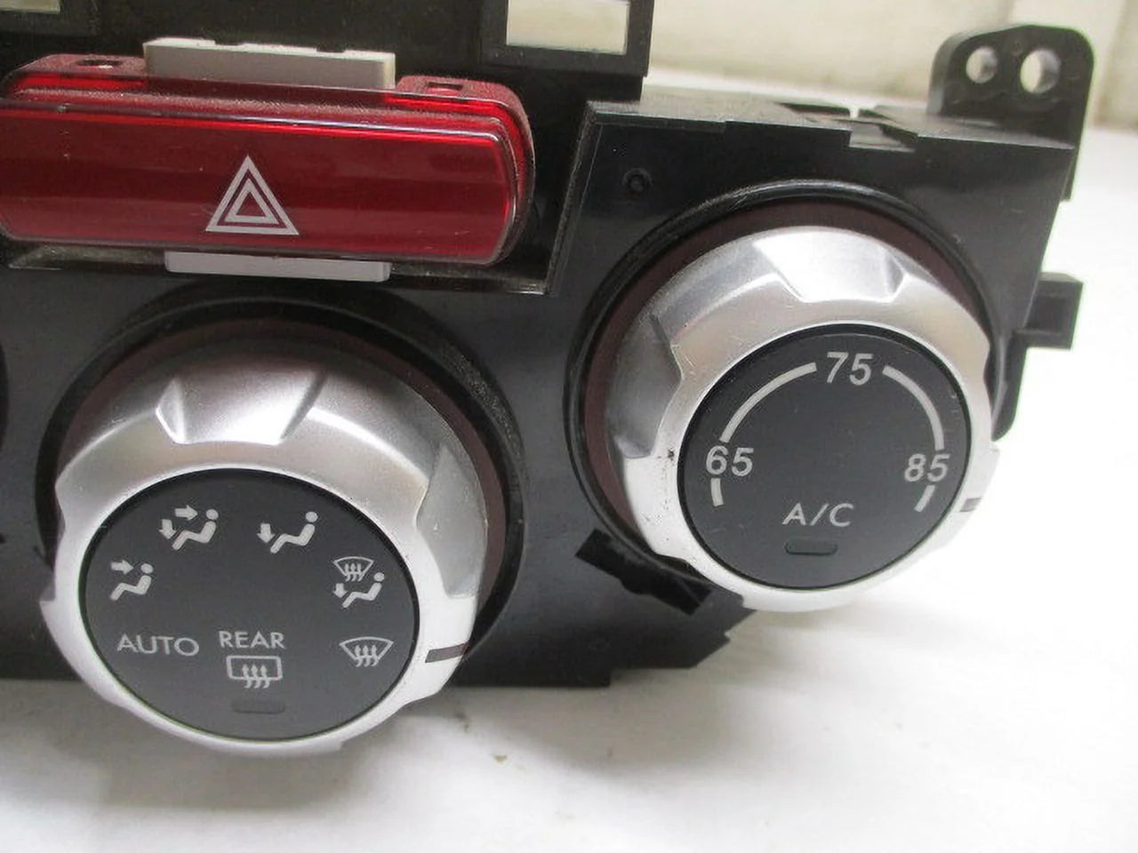 Pre-Owned Subaru Impreza Automatic Climate AC Heater Temperature Control E5597