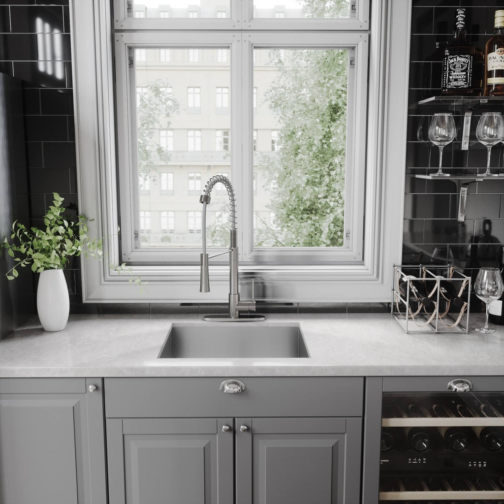 Stainless Steel Pull-Down Spray Kitchen Faucet with Deck Plate Q4183